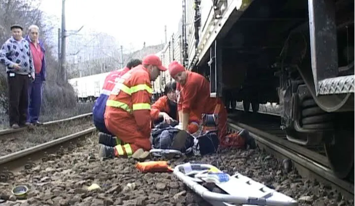 Accident feroviar în stația Crivina. Un bărbat s-a arucat în fața trenului