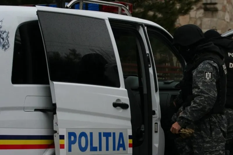 VIDEO| Percheziții în Prahova. Peste 300.000 de țigări de contrabandă, în valoare de 250.000 lei, în urma a 31 de percheziții domiciliare UPDATE