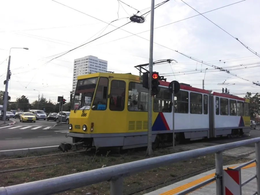O ploieșteancă a ajuns la spital după ce i s-a făcut rău şi a căzut din tramvai