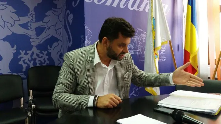 Primarul Ploieștiului acceptă ca Piața Centrală a orașului să funcționeze într-o zonă cu risc ridicat!