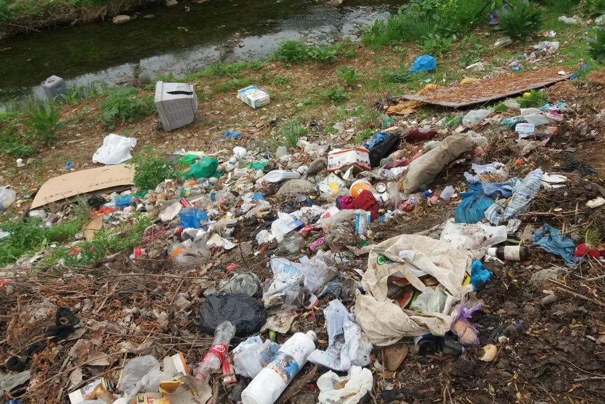 Primarul  Ploieștiului ia atitudine în ceea ce privește problema punctelor negre din oraș. Operatorul de salubritate, amenințat cu rezilierea contractului