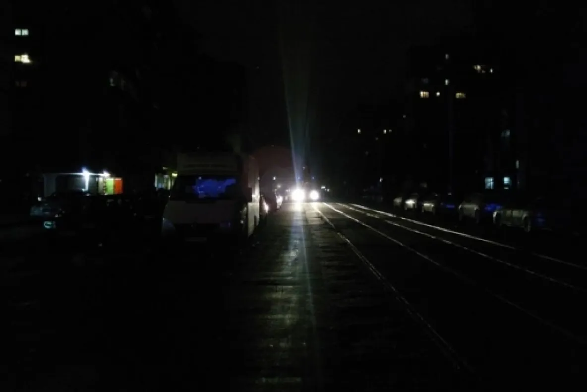 Locuitorii din cartierul Bariera București, în continuare în fără curent electric. Când va fi remediată avaria
