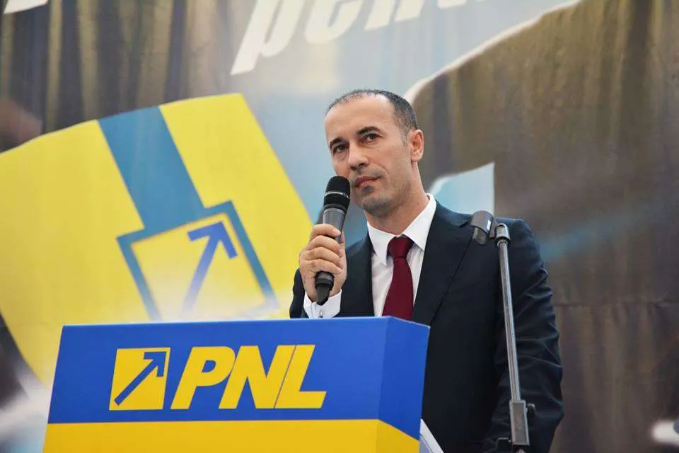 Iulian Dumitrescu, președintele PNL Prahova, reacție în scandalul ”pesta porcină”:Statul nu a făcut nimic până nu și-a vândut porcii fiul lui Dragnea