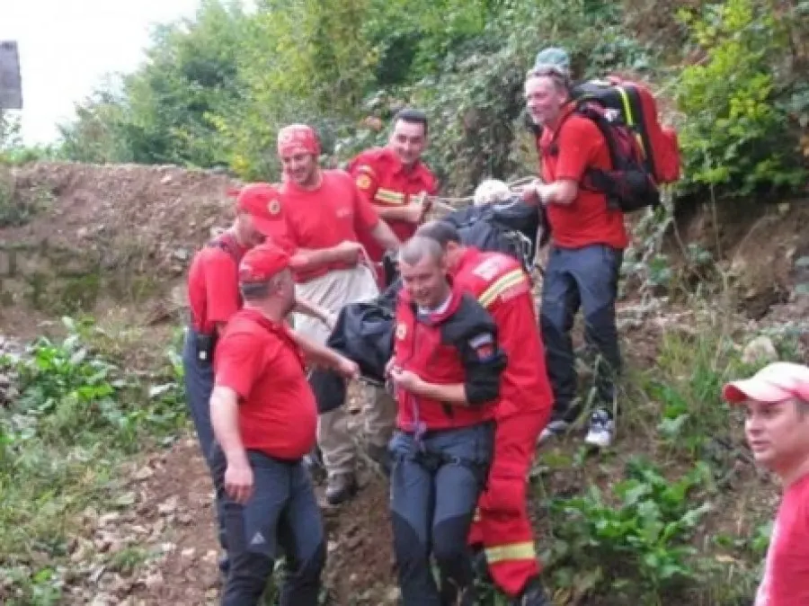 Patru turişti care au urcat în masivul Bucegi, atacaţi de un roi de viespi