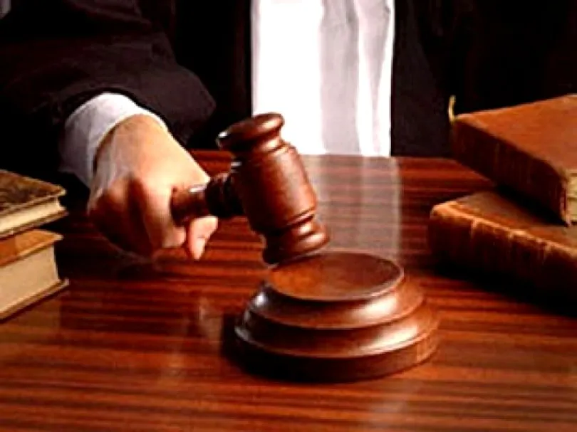 A fost eliberat din arest tânărul acuzat că a spart sediul Poliției din Cornu
