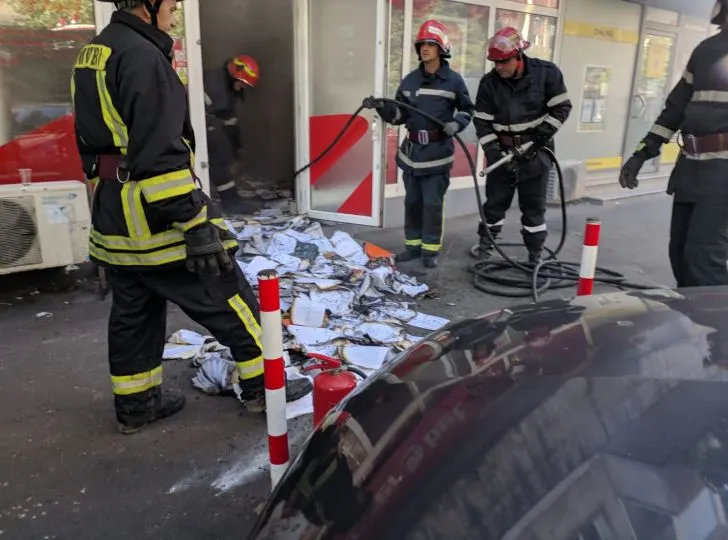 FOTO Incendiu la o agenție de pariuri din Ploiești