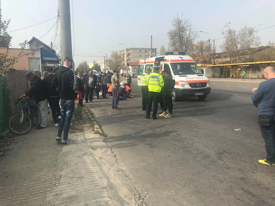 Accident grav în Cartierul Teleajen din Ploiești! Un tânăr a fost lovit de mașină | FOTO