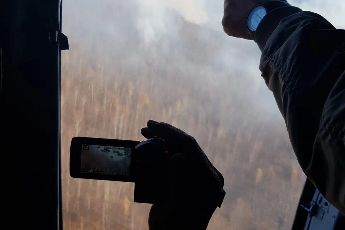 VIDEO/FOTO Incendiul puternic de la Ploiești nu a fost, încă lichidat! Populaţia, sfătuită să rămână în locuinţe