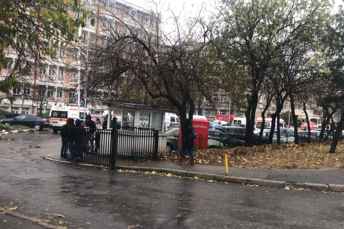 Polițiștii prahoveni fac verificări în cazul incidentului de la Universitatea de Petrol și Gaze Ploiești