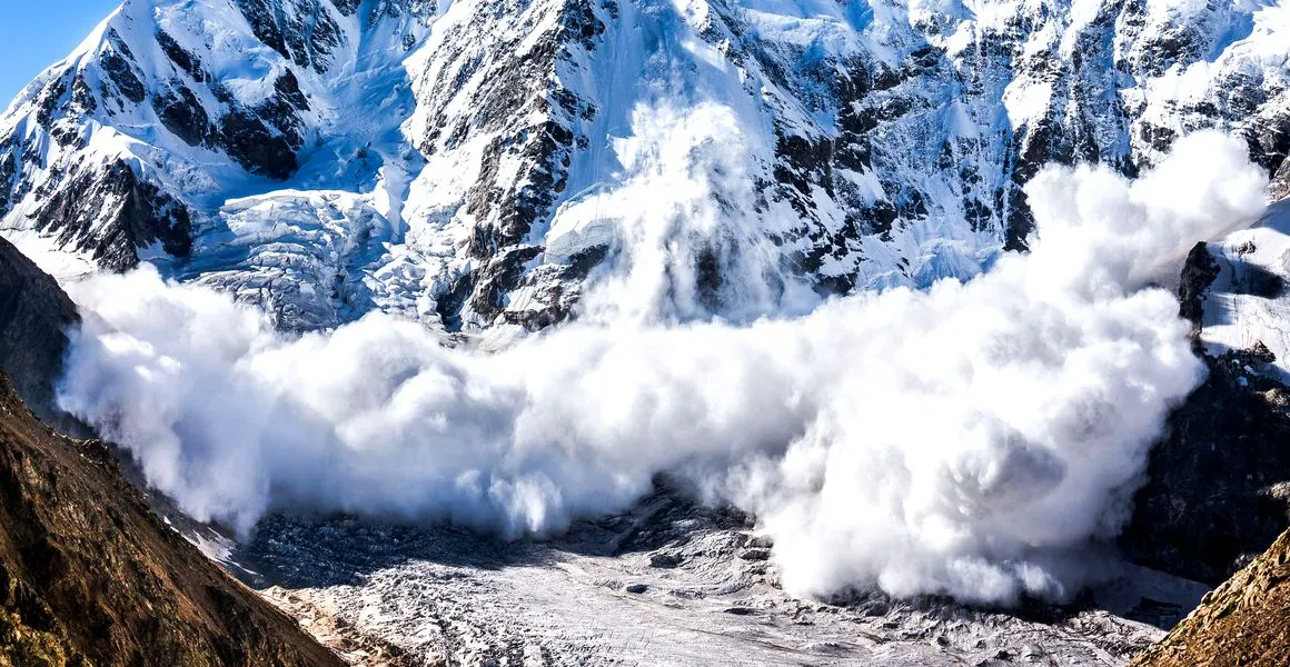 Salvamont: doi turiști au murit în avalanșa de pe Valea Morarului, în Bucegi