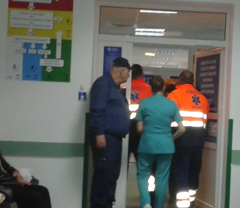 Anchetă la spitalul Sinaia după ce mama unui copil a reclamat că medicul a uitat un tifon în corpul fiicei sale