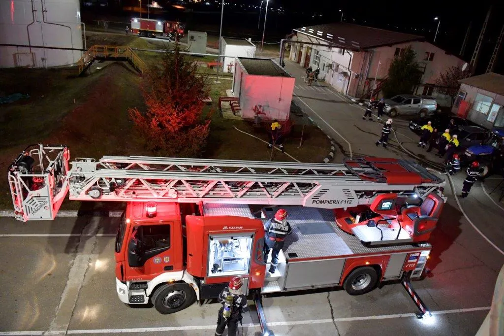 Exercițiu de intervenție pentru stingerea incendiilor la stația Băicoi a CONPET SA