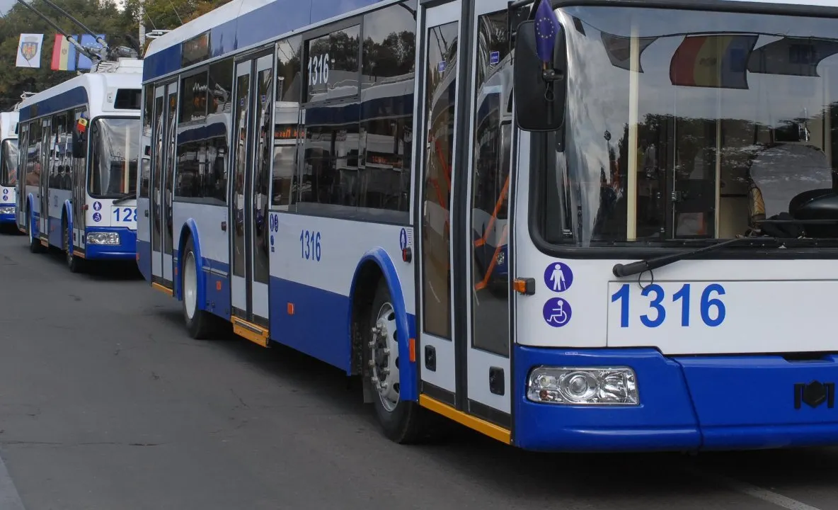 Ministerul Dezvoltării a lansat licitația prin care va cumpăra 20 de troleibuze noi pentru Ploiești