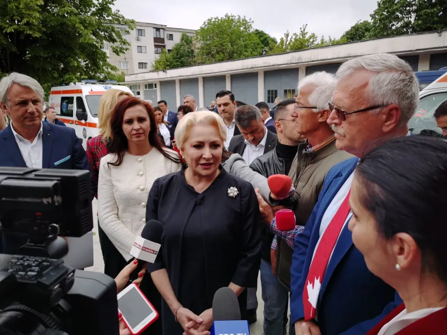 Video| Premierul Viorica Dăncilă, întâmpinat de mai mulți protestatari în Prahova