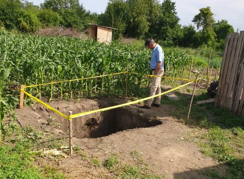 FOTO| Oseminte umane descoperite în curtea unui prahovean