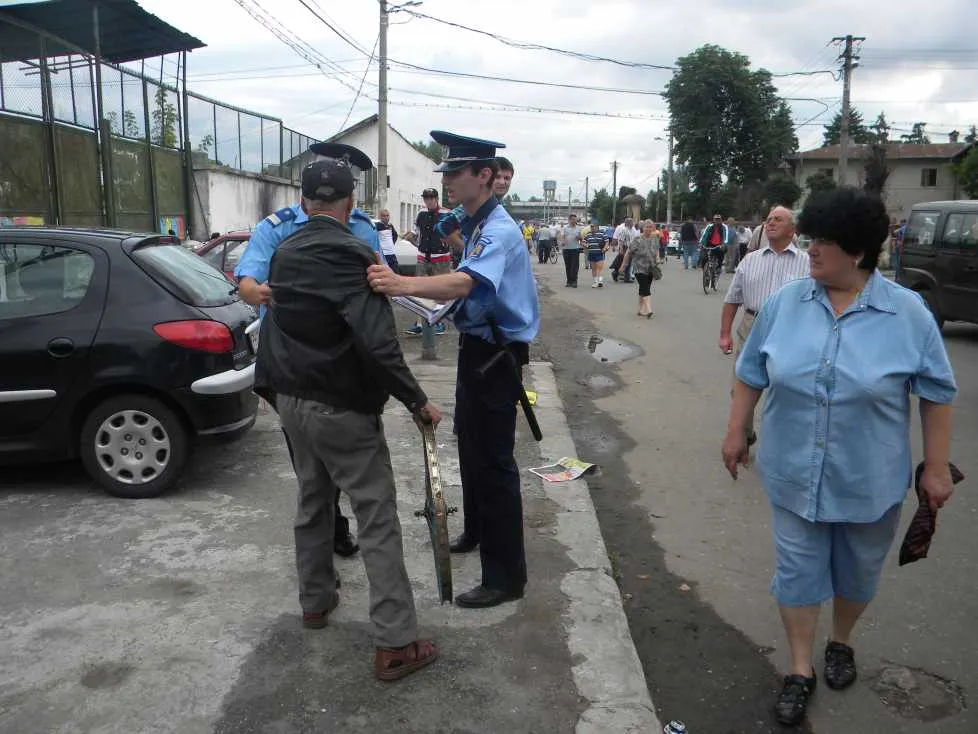 Razie în Obor Ploieşti.  Peste 50 de amenzidate de Poliţie şi bunuri de mii de lei confiscate