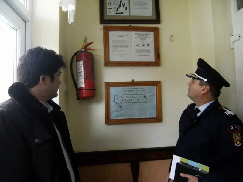 Peste 160 de nereguli găsite de inspectorii ISU în unitățile de învățământ din Prahova