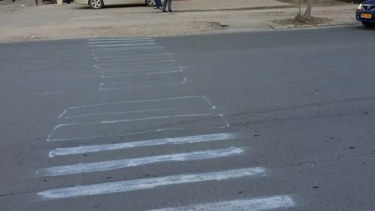 Tineri cercetați penal pentru că au desenat cu creta o trecere pentru pietoni pe o stradă din Ploiești