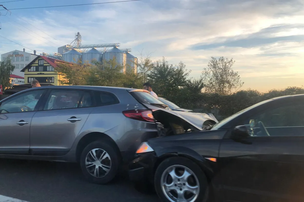FOTO EXCLUSIV! Accident în lanț pe DN1, în apropiere de Ploiești. Trafic îngreunat