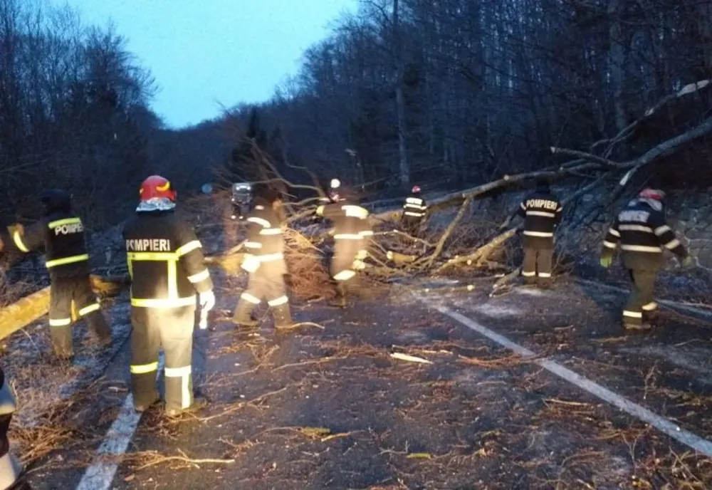 35 de copii și 5 adulți, blocați la un hotel din zona Cota 1400 din Sinaia