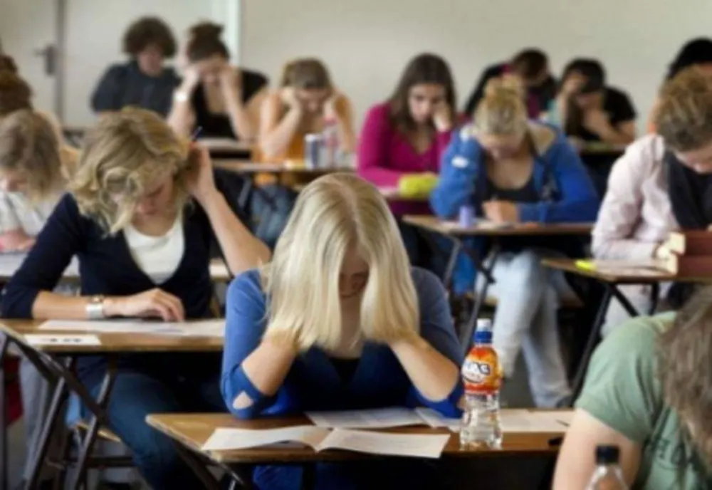 Simulările pentru Bacalaureat și Evaluare Națională, suspendate