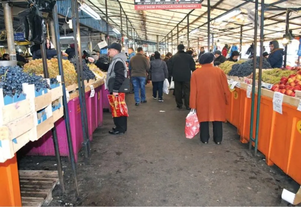Ploieşti: Hale și Piețe, amendată de ANPC pentru lipsa marcajelor de distanțare socială a clienților din Piața Centrală și Piața Vest