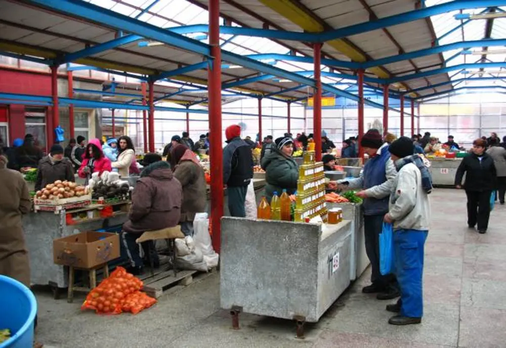 Piața Decebal din Ploiești, redeschisă pentru comercializarea de răsaduri