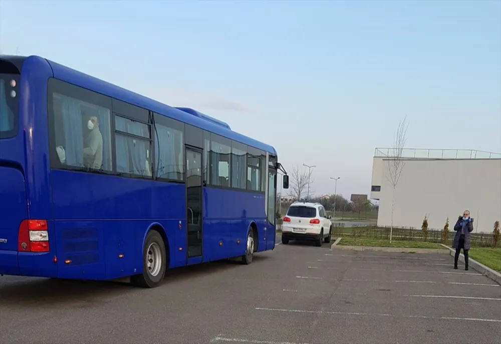 Autocar în flăcări pe DN1, la Azuga! Trafic blocat!