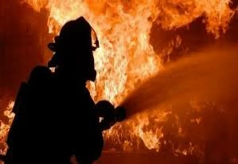 Incendiu la locomotiva unui tren automarfar, în Sinaia