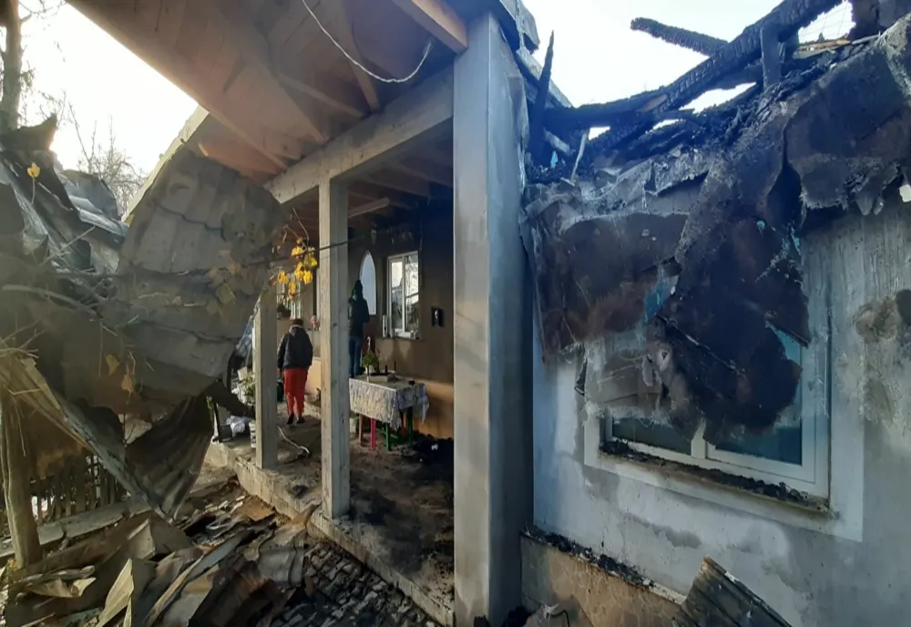 Mai multe familii din Breaza au rămas fără casă, în plină iarnă. Cum le puteți ajuta