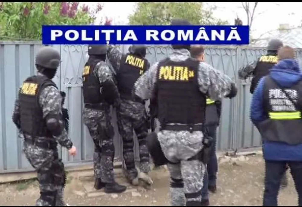 Percheziții la persoane bănuite de înșelăciune prin metoda ghicitului
