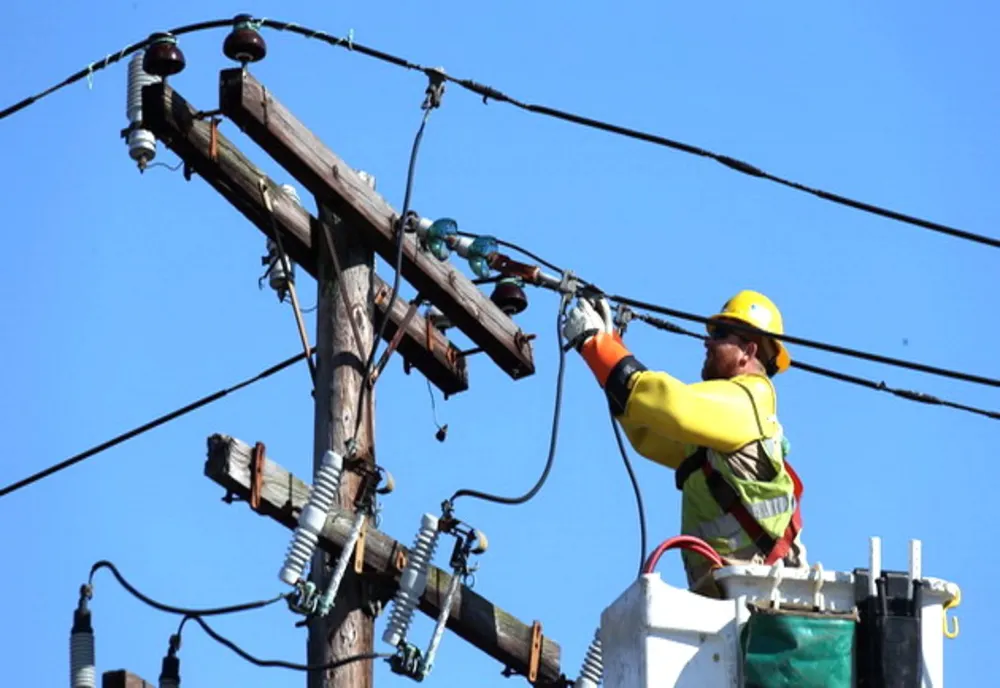 Mii de consumatori din Prahova, rămași fără energie electrică