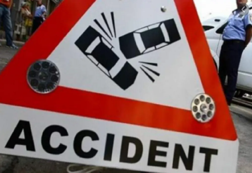 Trei autoturisme implicate într-un accident rutier, la Ploiești