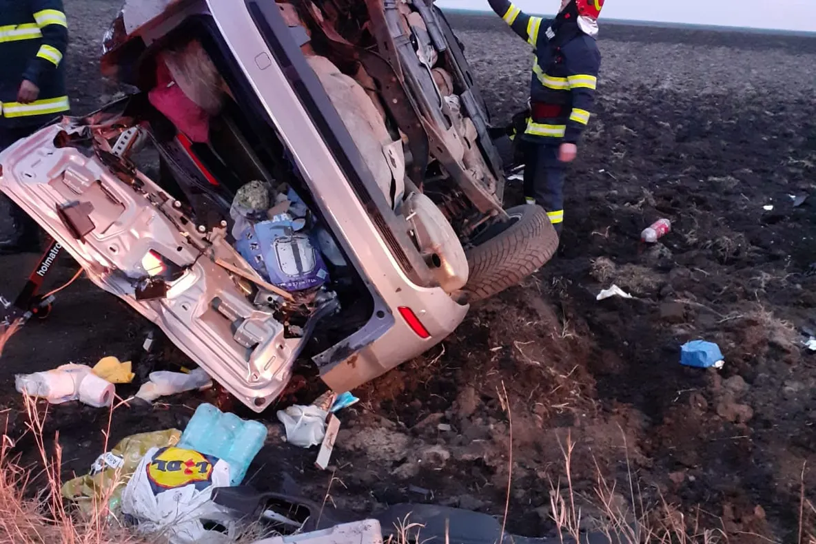 Accident rutier în Prahova.Trei persoane, inclusiv un copil, sunt încarcerate