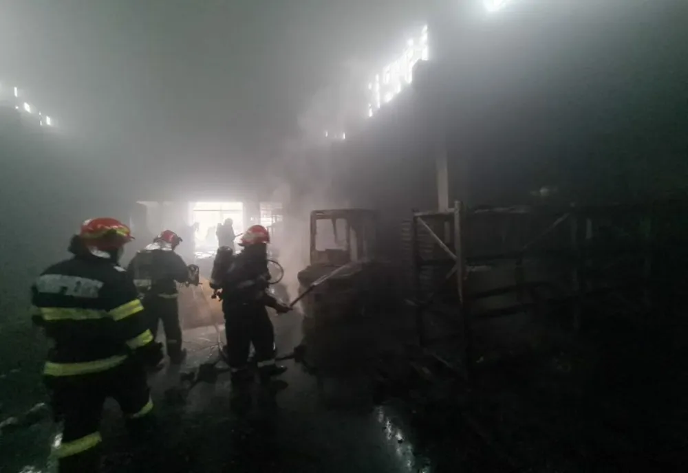 Ce a declanșat incendiul de la hala de produse inflamabile din Florești-Prahova