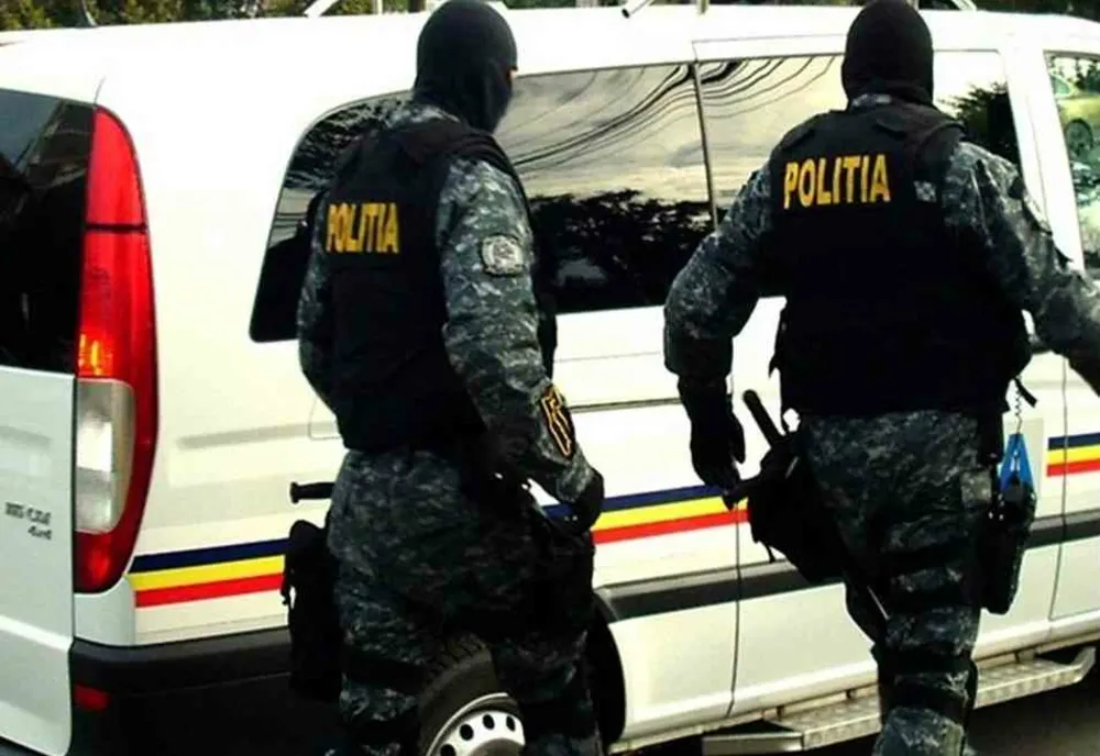 Percheziții derulate de polițiștii bistrițeni în județele Constanța și Prahova, într-un dosar de înșelăciune