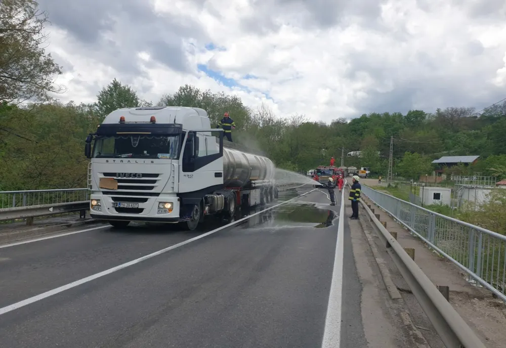 O cisternă cu biodisel a luat foc pe DN 1A