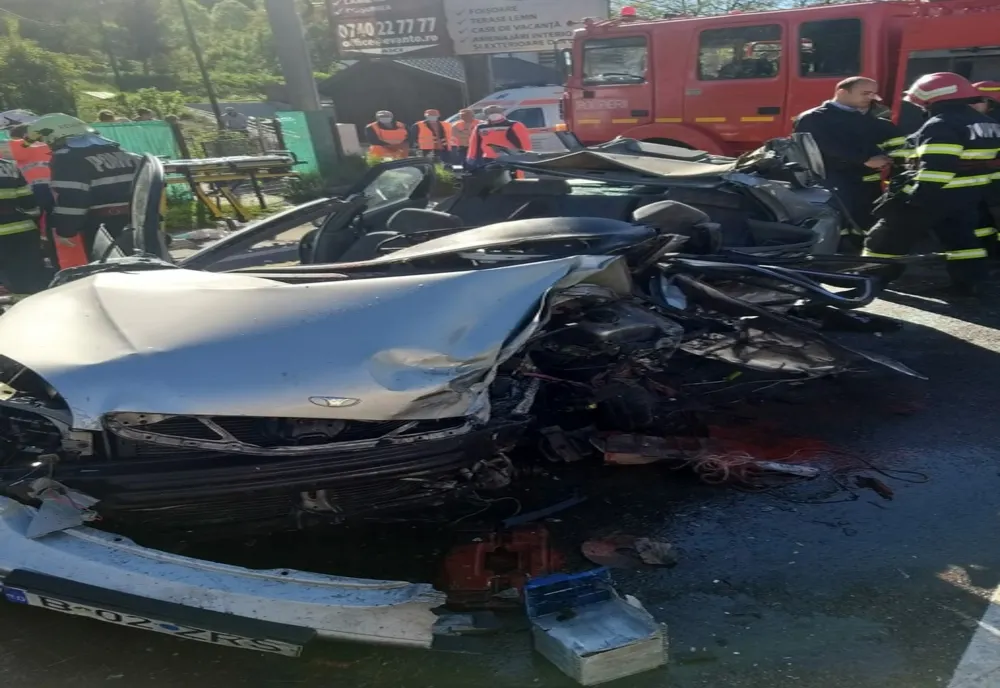 Unul dintre supraviețuitorii accidentului de pe DN 1, preluat de elicopterul SMURD. Cele cinci victime au între 18-43 de ani