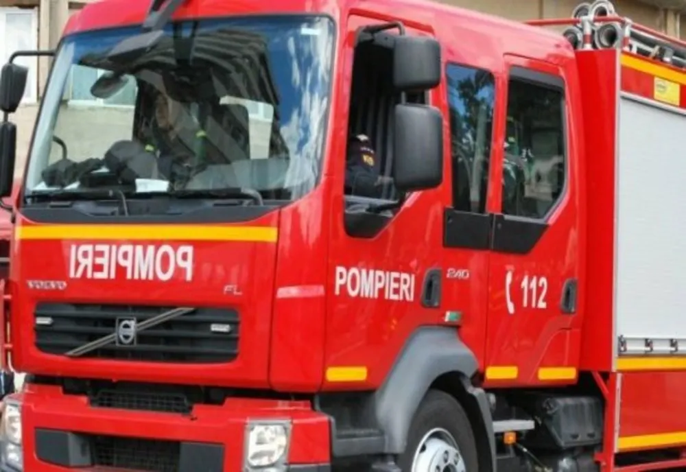 Incendiu într-un bloc din Breaza. Locatarii s-au autoevacuat