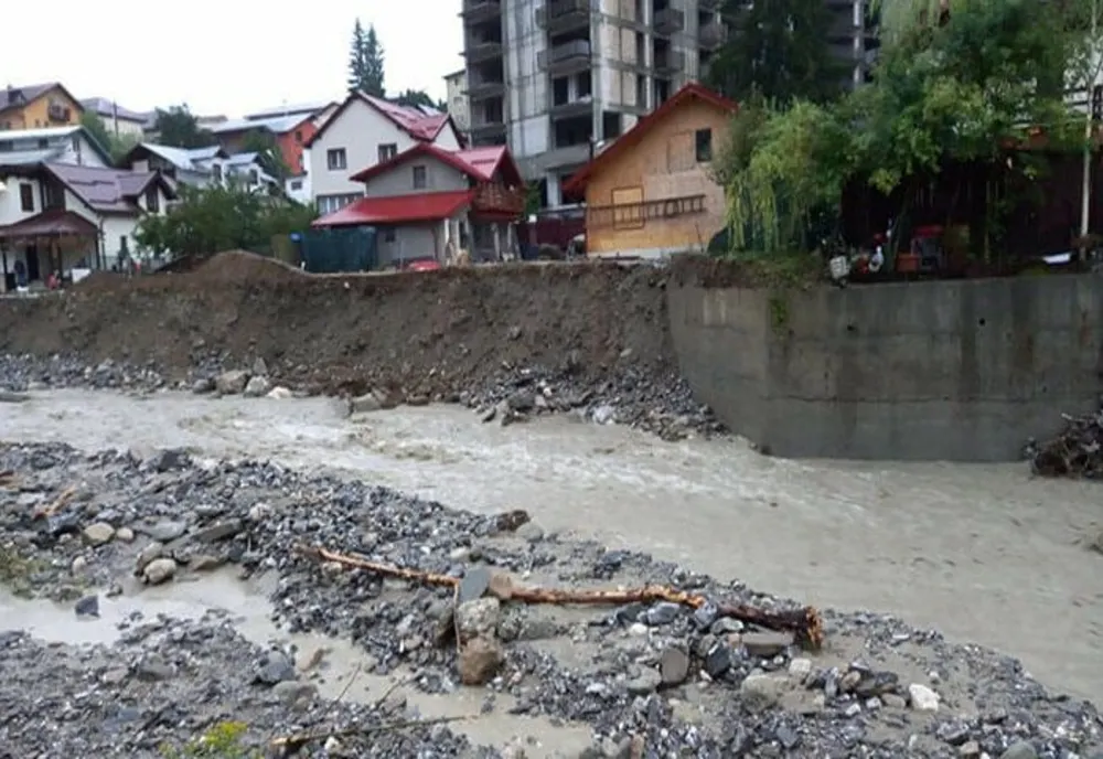 Primarul din Sinaia, după ce fenomenele meteo au creat probleme: “Cei de la Apele Române nu-și fac treaba pentru care sunt plătiți”