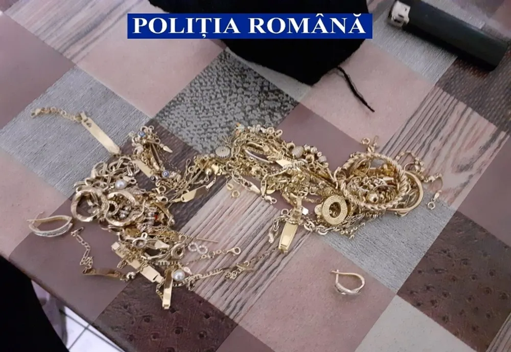  Spargere la o casă de amanet în centrul Ploieștiului. Un tânăr a furat două kilograme de aur amenințând angajatele cu un cuțit