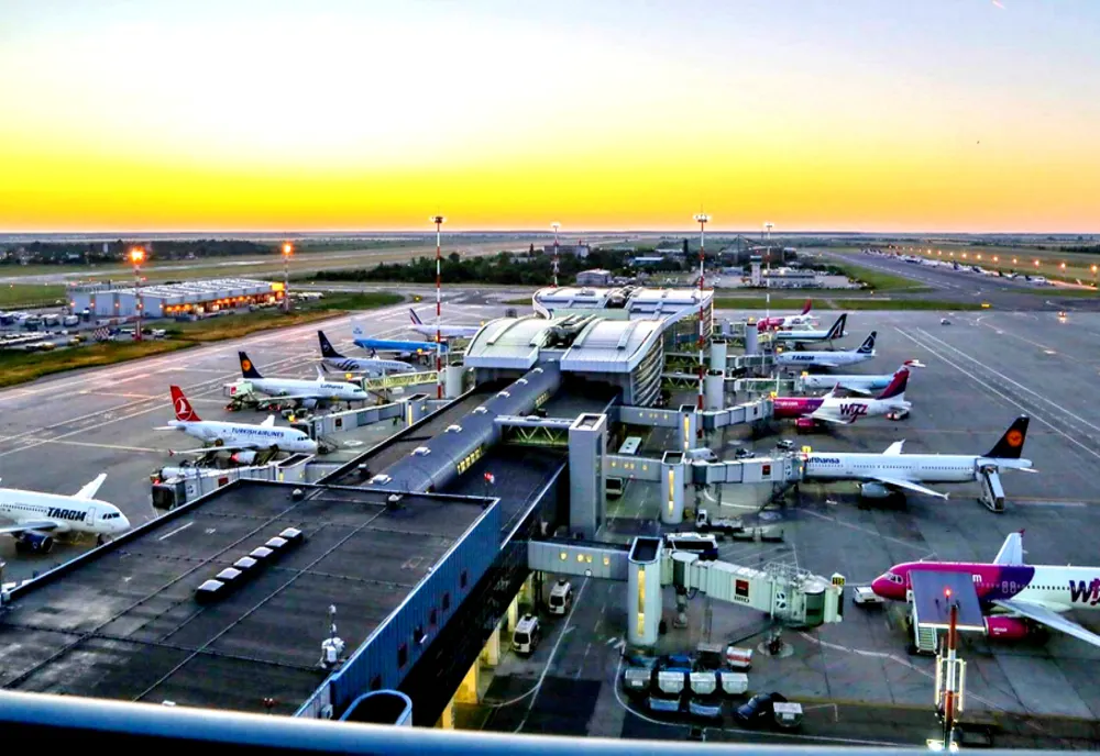 Măsuri de sezon la Aeroportul Henri Coandă: pe fluxul de plecări sunt deschise toate ghișeele de check-in