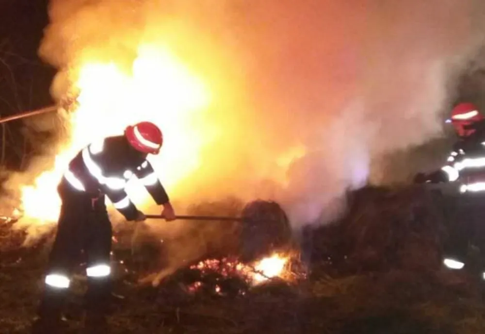 Prahova. Tone de fân mistuite de flăcări, la Iordăcheanu