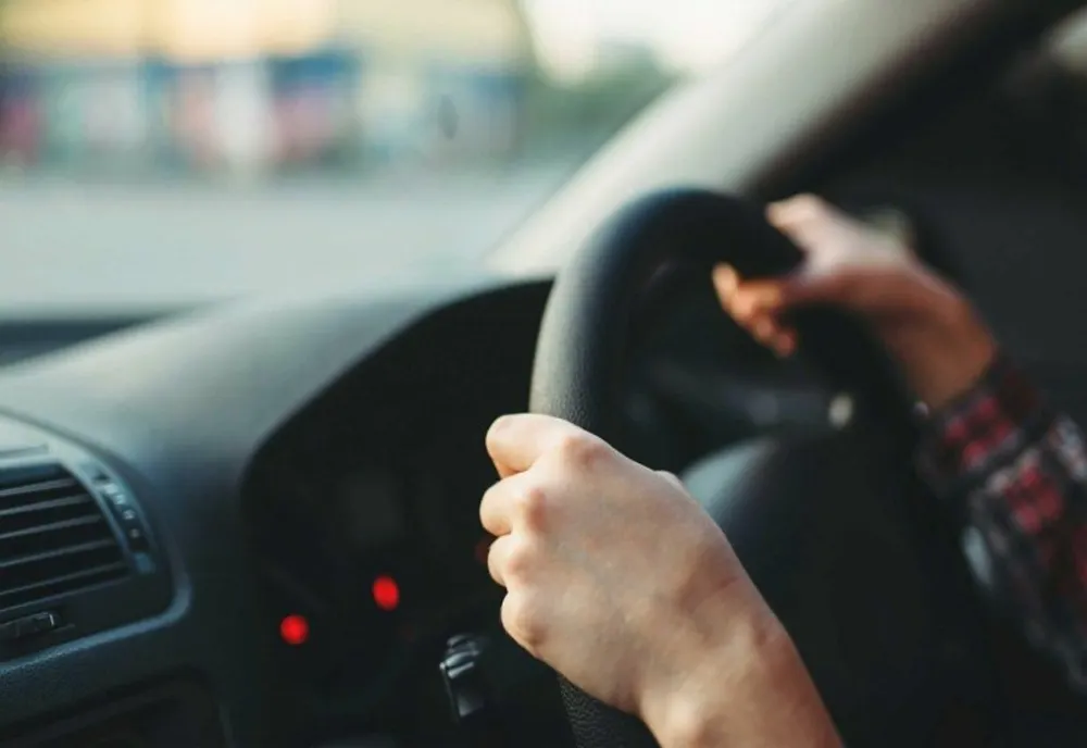 Minor din București depistat la volan, azi-noapte, pe o stradă din Sinaia
