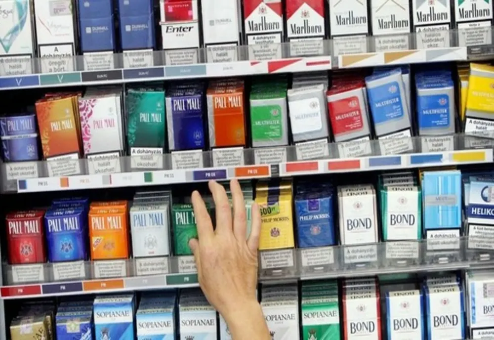 Un prahovean a ajuns după gratii după ce a furat 100 de pachete cu ţigări