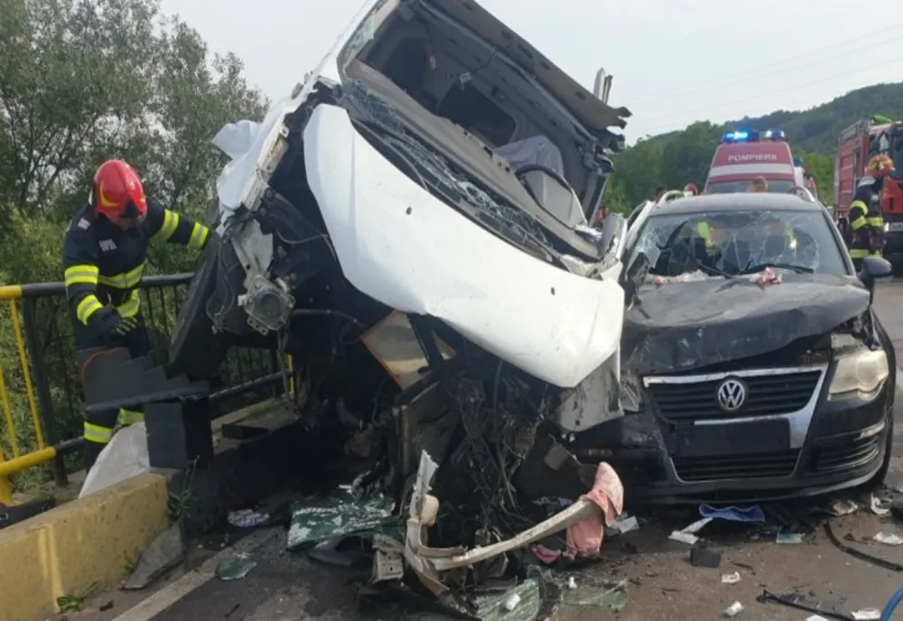 Accident cumplit la Teişani, Prahova. Un bărbat a murit, iar alte 9 persoane sunt rănite