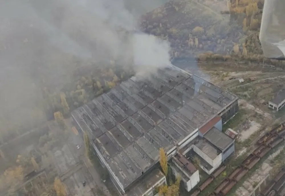 Incendiu la un rezervor de reziduuri petroliere din Ploieşti