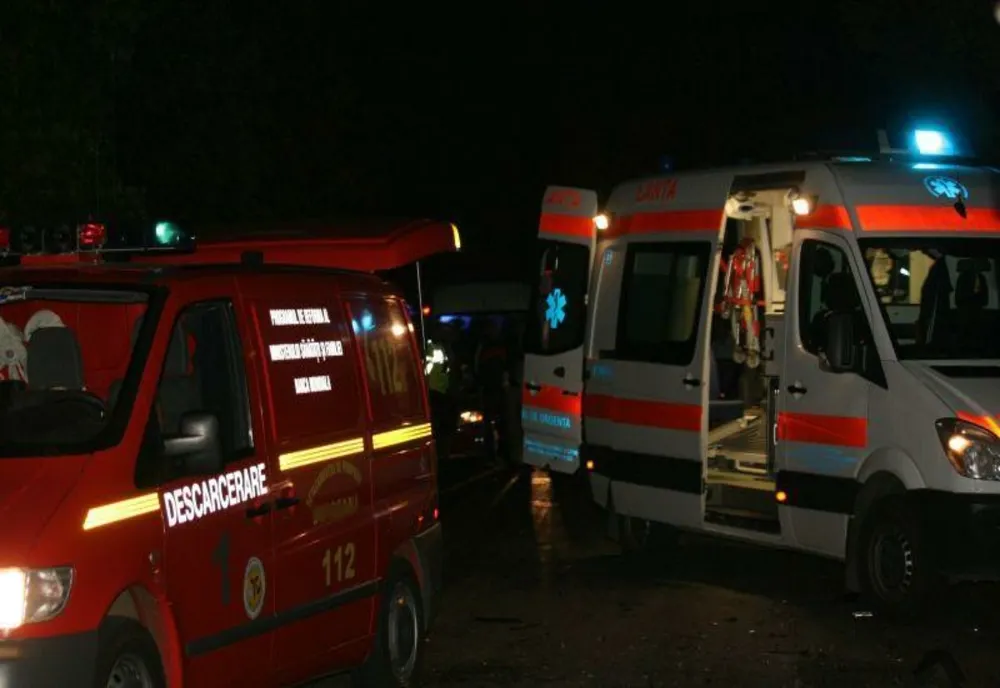 Prahova. Accident rutier în Ploiești. Un şofer a fost descarcerat de pompieri