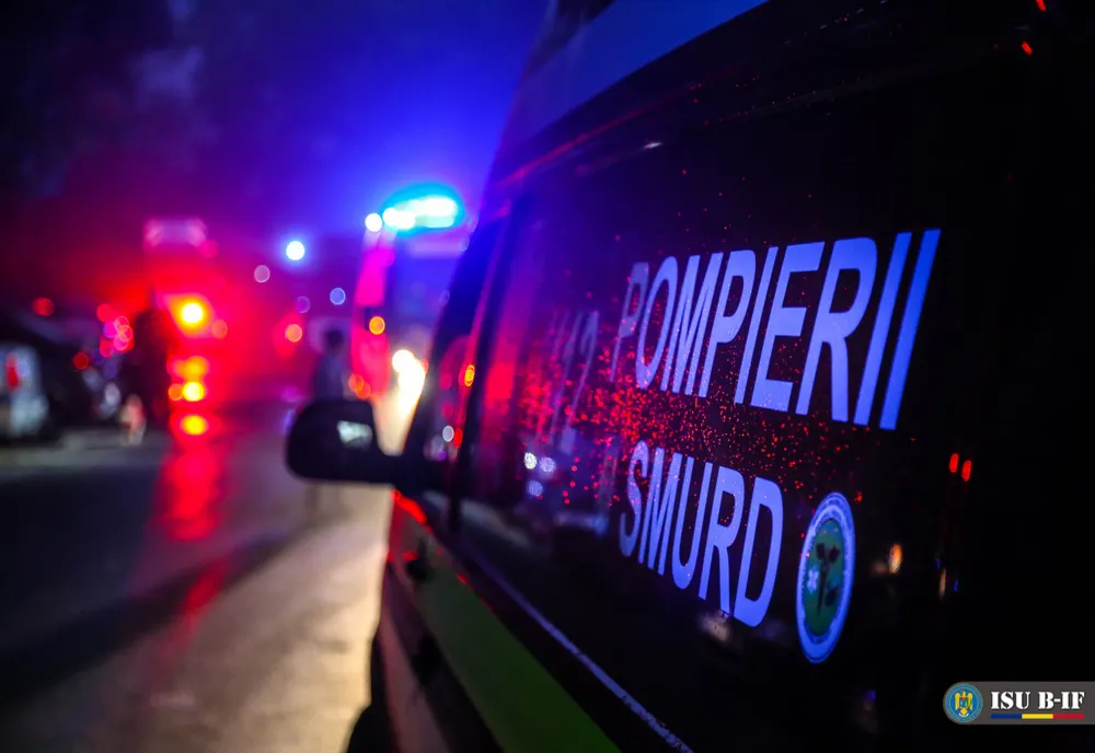 Prahova. Tineri răniți după ce mașina lor a dat peste un cal