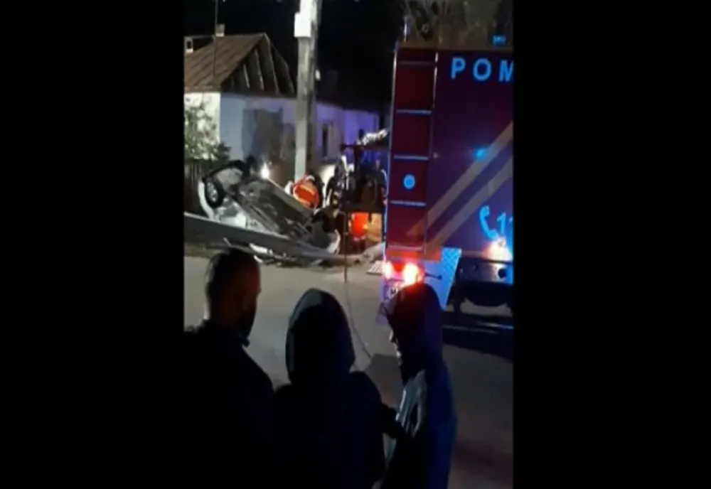 Prahova. Accident cu o victimă la Gherghița. O mașină s-a răsturnat în urma impactului